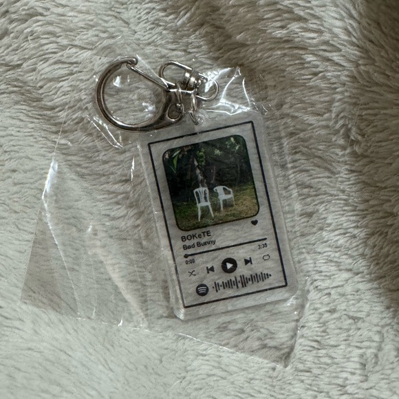 Bad Bunny DtMf Spotify Keychain - Picture 6 of 7